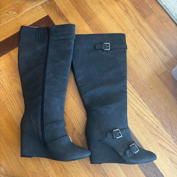 Knee high gray wedge boot - Picture 3 of 3
